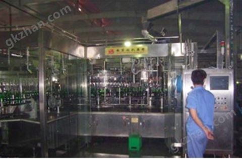 纯生啤酒冲瓶灌装压盖机